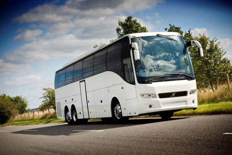 Planning a School Trip? Consider Charter Bus Rentals